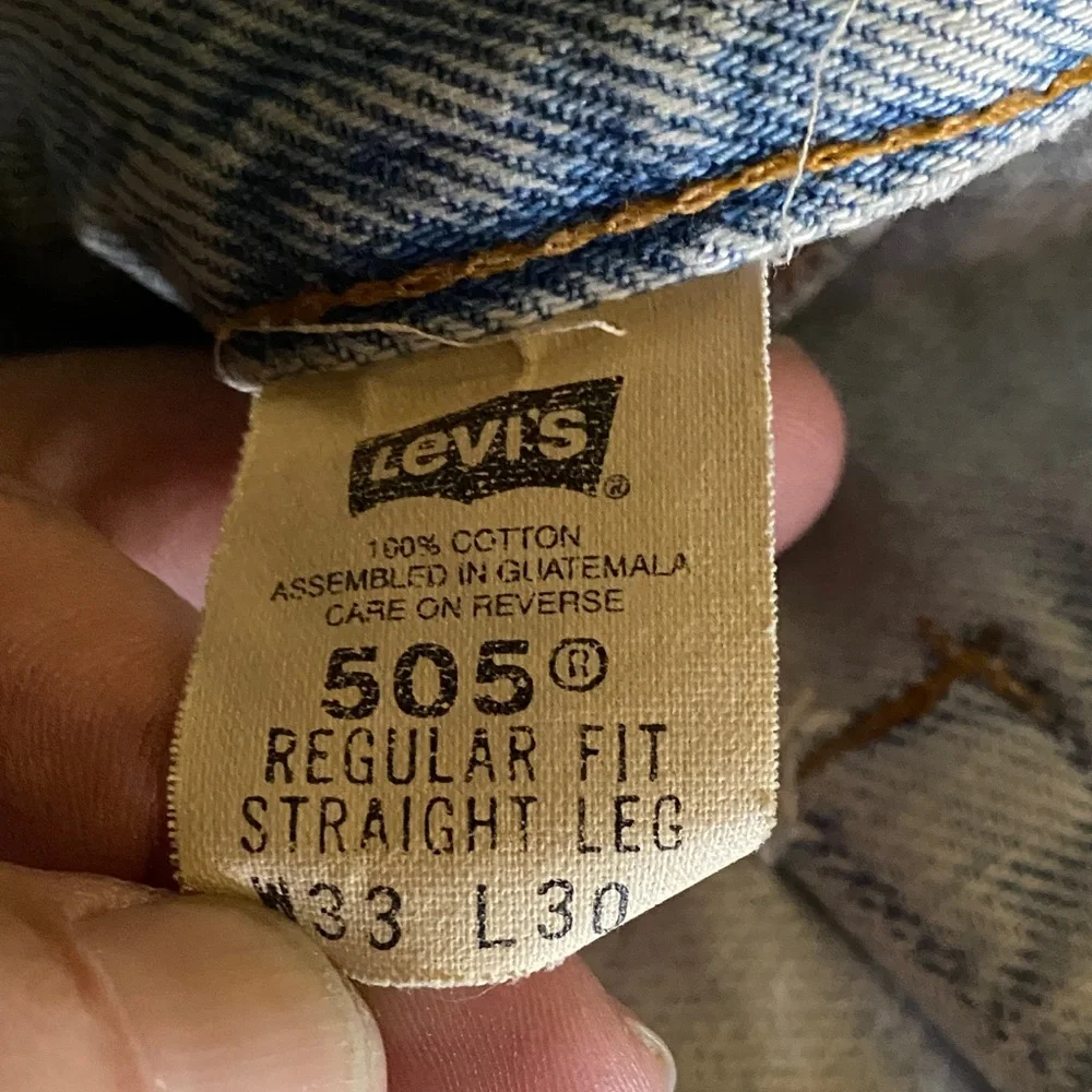 Vintage Y2K Levi’s 505 light wash Blue Jeans distressed size 32x30 (tag 33x30)